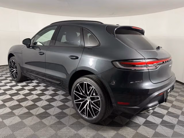 2026 Porsche Macan - Photo 18