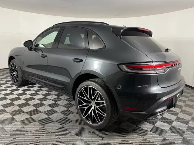 2026 Porsche Macan - Photo 22