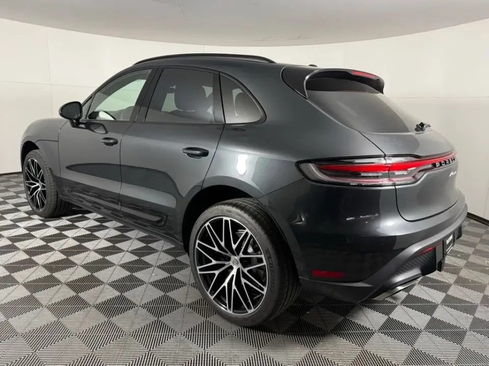 2026 Porsche Macan - Photo 23