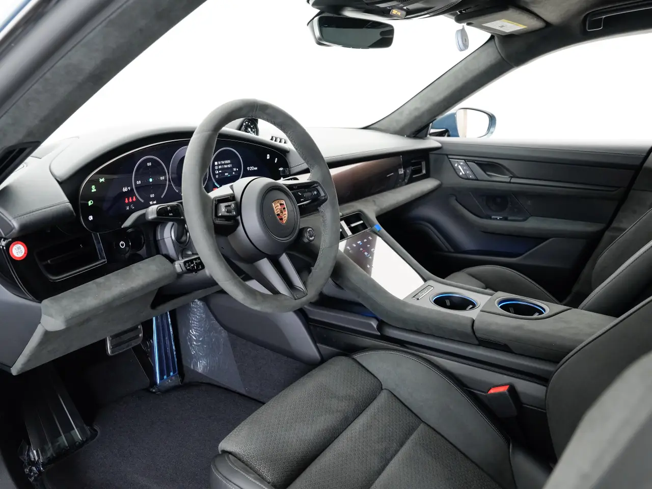 2025 Porsche Taycan GTS - Photo 32