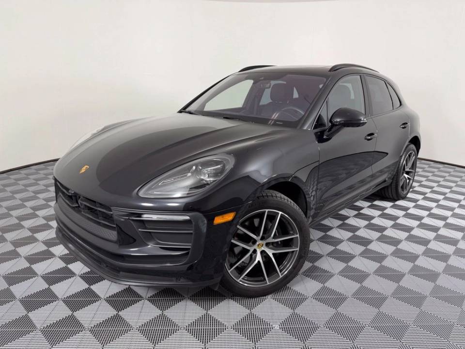 2025 Porsche Macan T