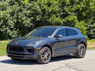 2022 Porsche Macan S's photo