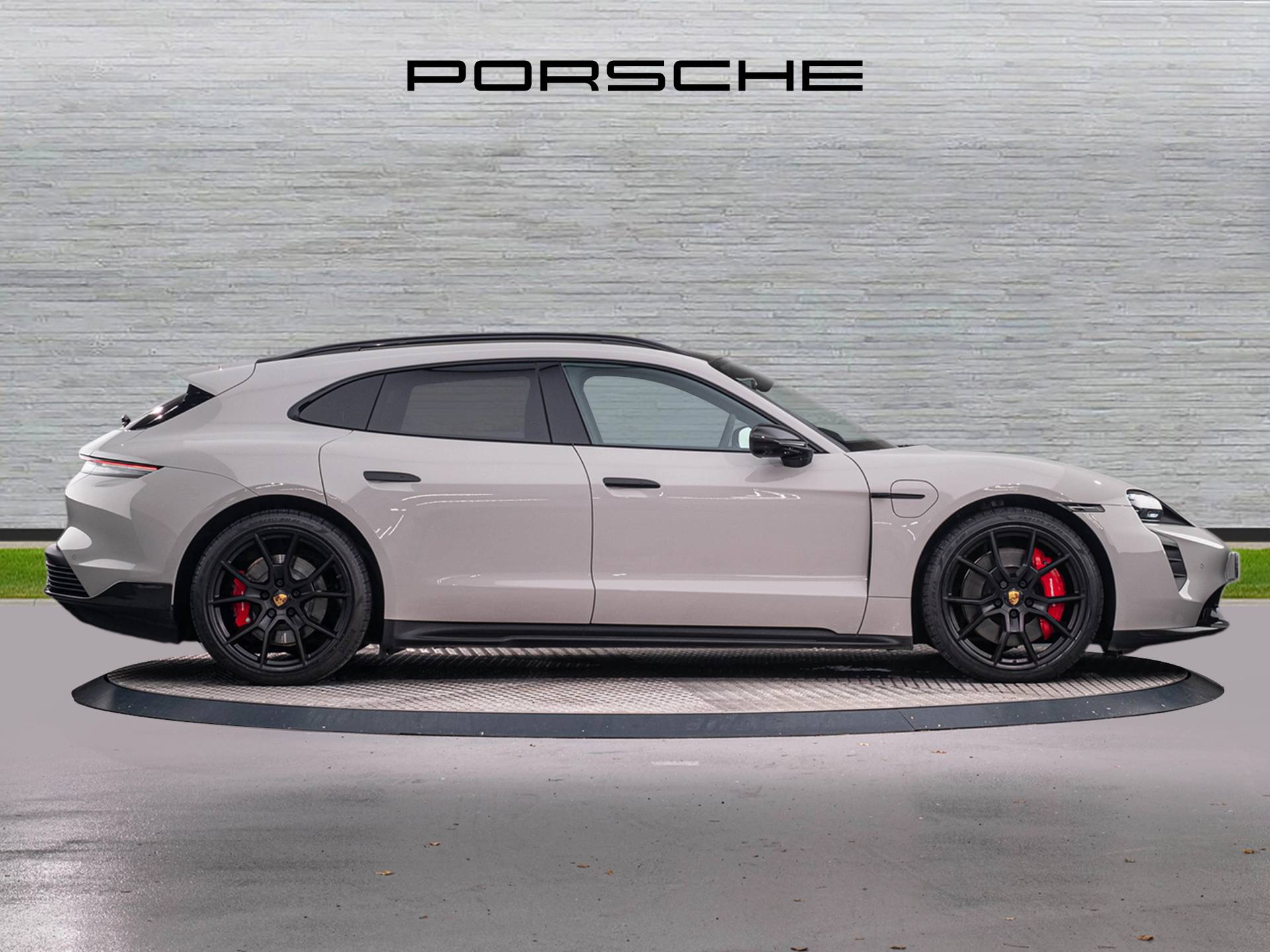 Taycan GTS Sport Turismo, photo 2 of 54