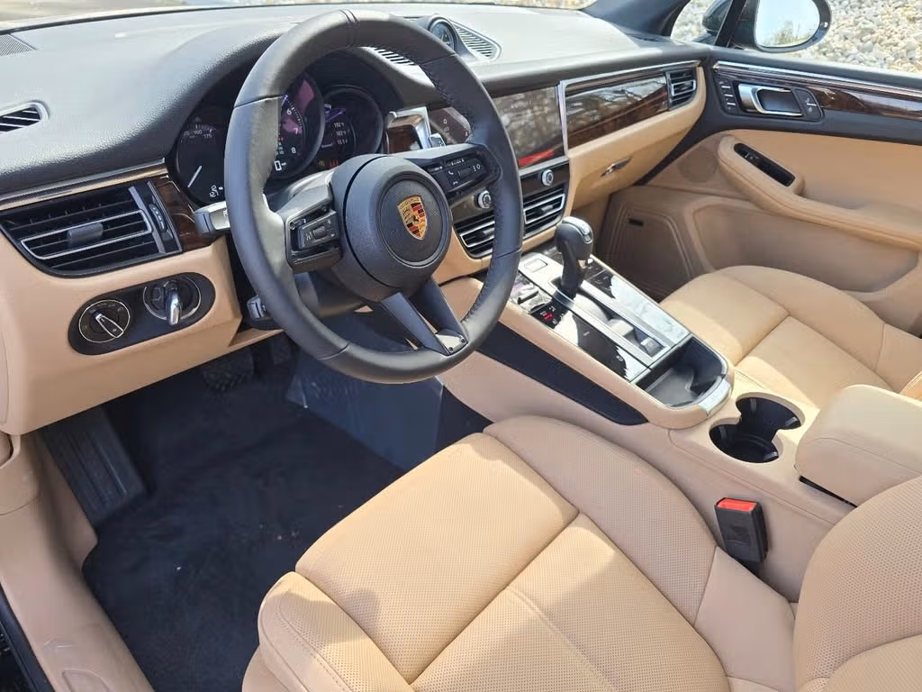 2026 Porsche Macan T - Photo 28