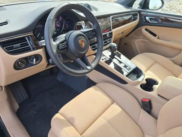 2026 Porsche Macan T - Photo 30
