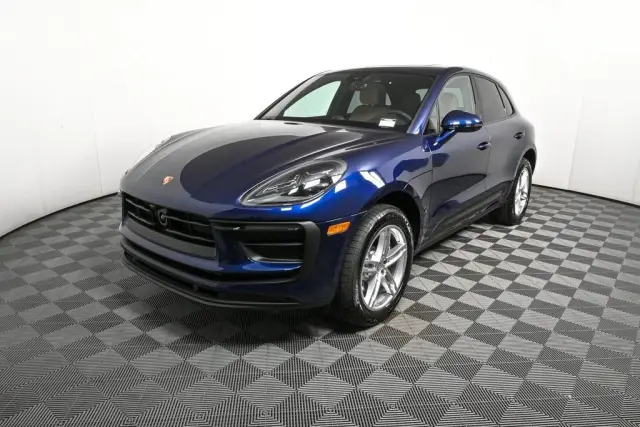 2026 Porsche Macan T - Photo 6