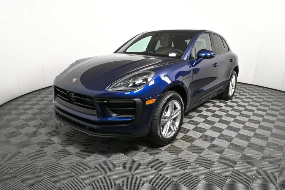 2026 Porsche Macan T - Photo 7