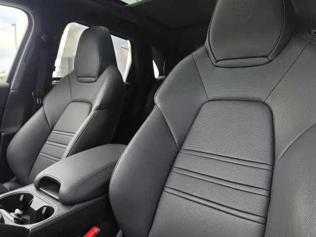 2026 Porsche Cayenne E-Hybrid - Photo 38