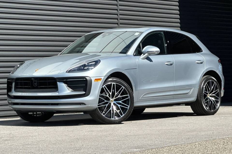 2025 Porsche Macan T