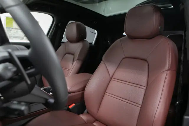 2026 Porsche Cayenne Coup Turbo E-Hybrid - Photo 38