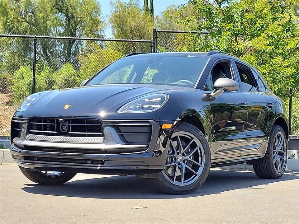 2025 Porsche Macan T