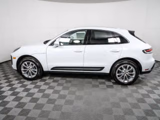 2026 Porsche Macan T - Photo 9