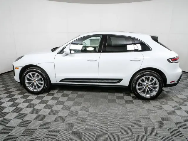 2026 Porsche Macan T - Photo 14