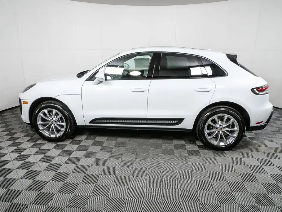 2026 Porsche Macan T - Photo 15