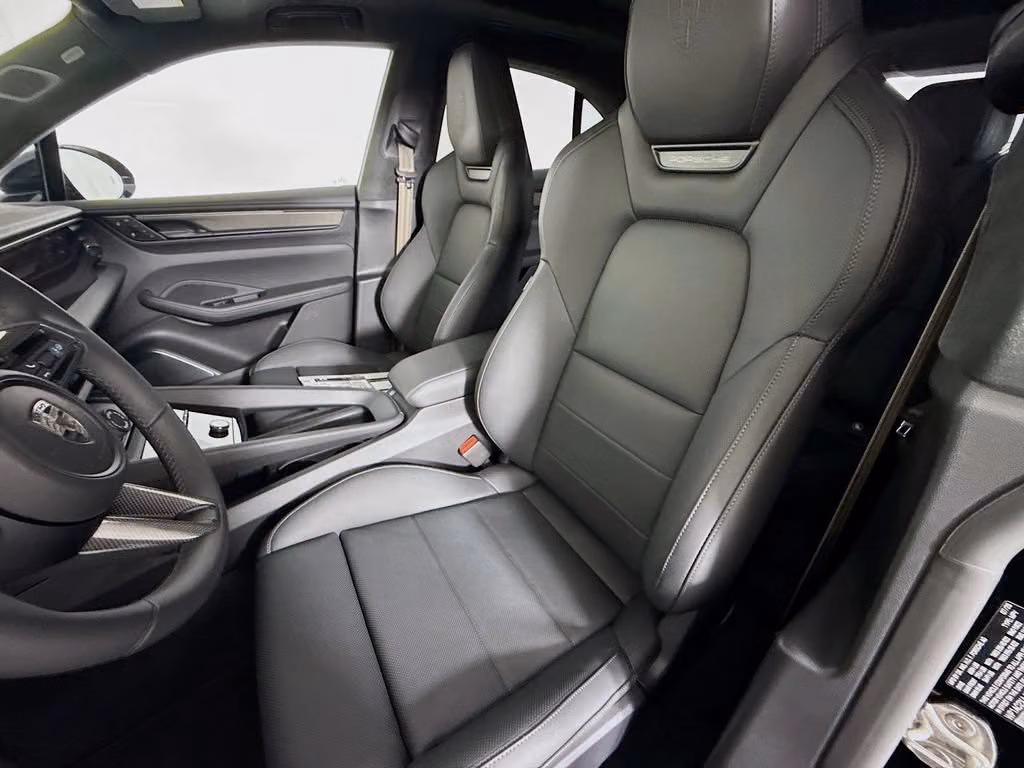 2025 Porsche Macan Turbo Electric - Photo 36