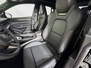 2025 Porsche Macan Turbo Electric - Photo 37