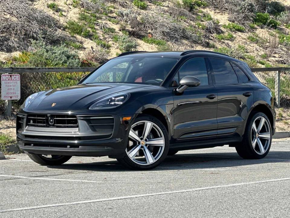 2025 Porsche Macan T