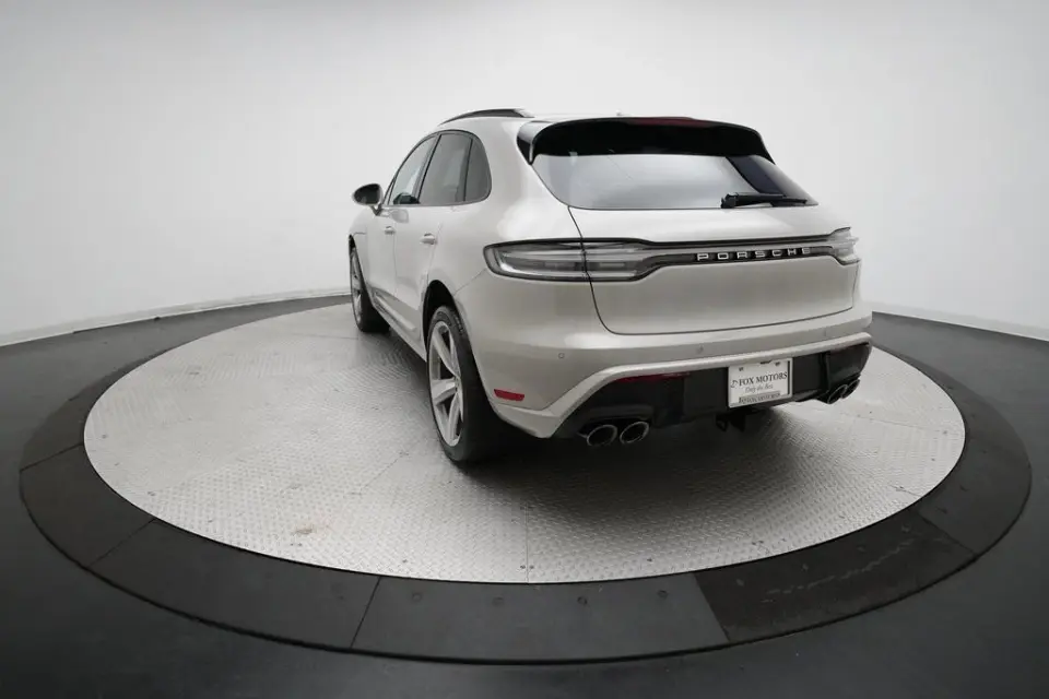 2026 Porsche Macan T - Photo 23