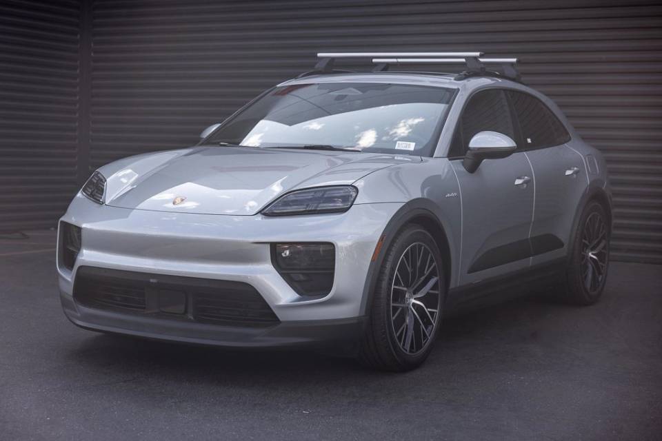 2025 Porsche Macan Base