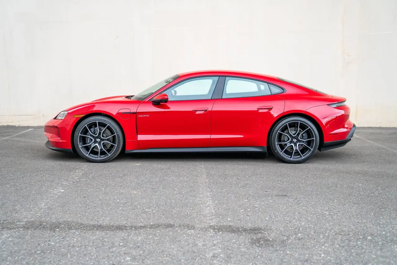 2025 Porsche Taycan Base - Photo 16