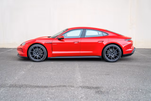 2025 Porsche Taycan Base - Photo 10