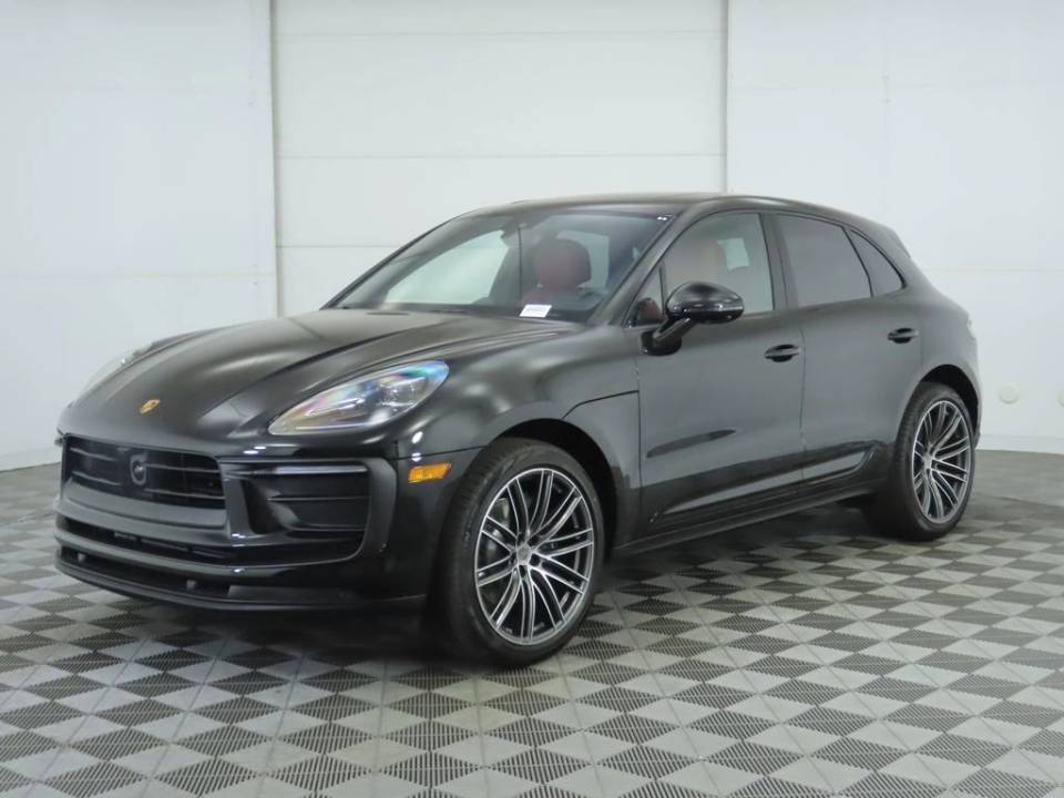 2025 Porsche Macan Base