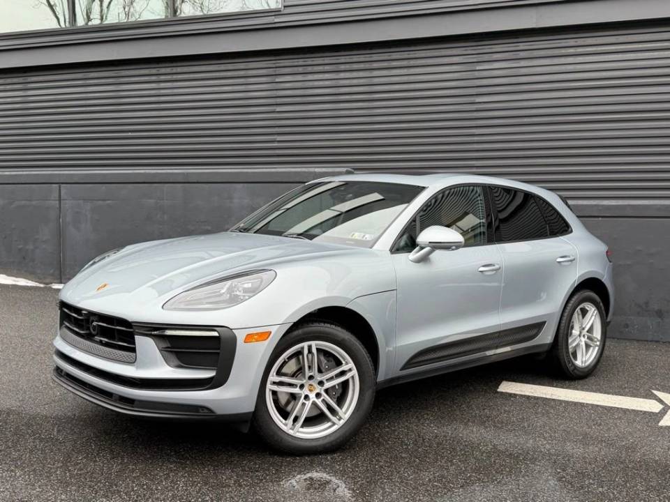 2025 Porsche Macan T