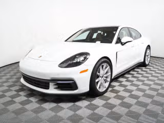 2018 Porsche Panamera 4's photo