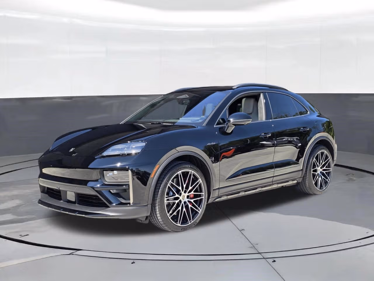2025 Porsche Macan Turbo Electric - Photo 4
