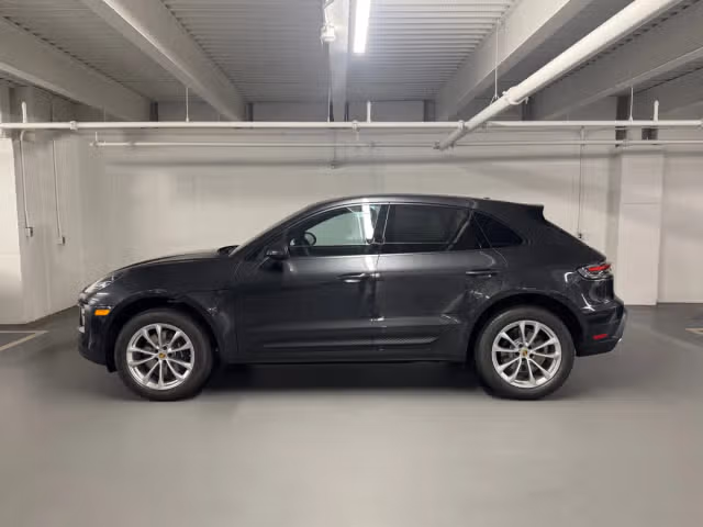 2026 Porsche Macan T - Photo 10