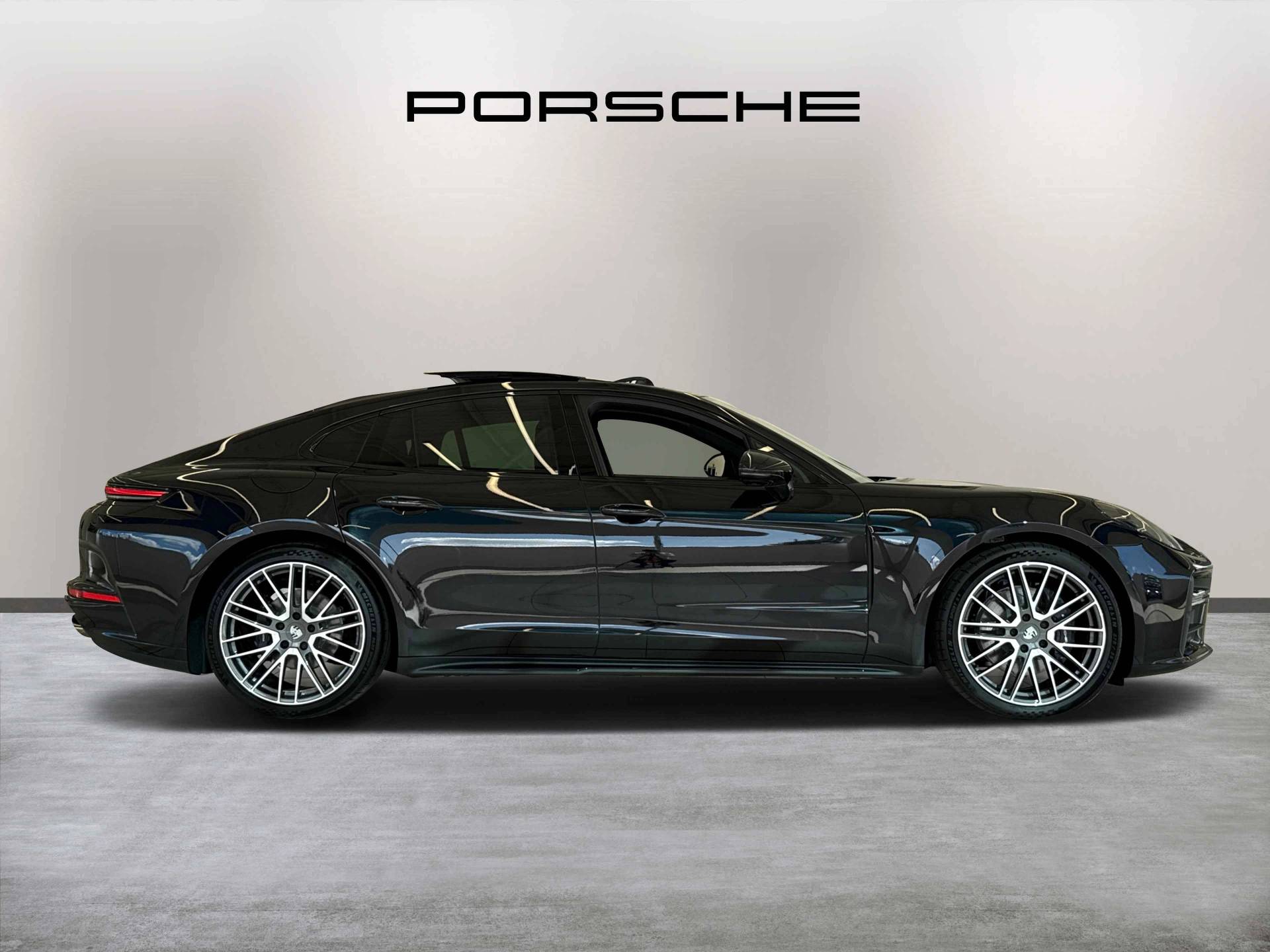 Panamera, photo 2 of 65