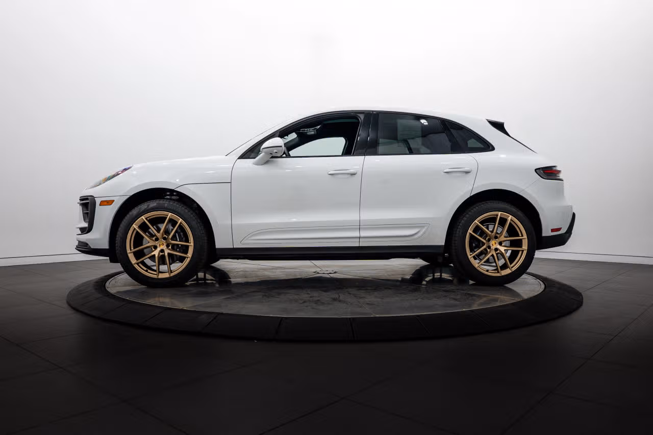 2025 Porsche Macan Base - Photo 12