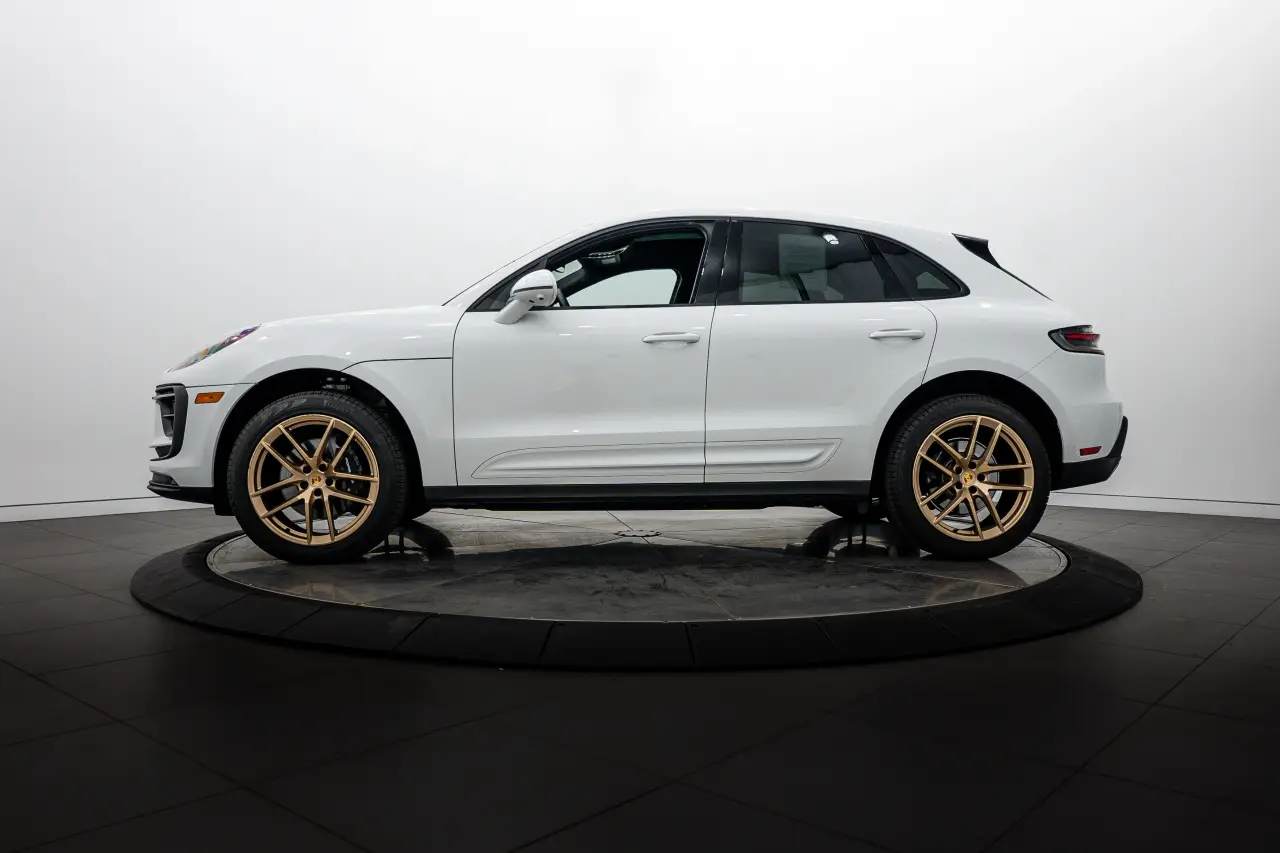 2025 Porsche Macan Base - Photo 16