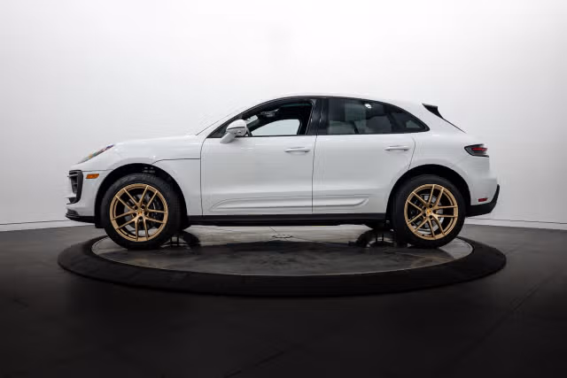 2025 Porsche Macan Base - Photo 10