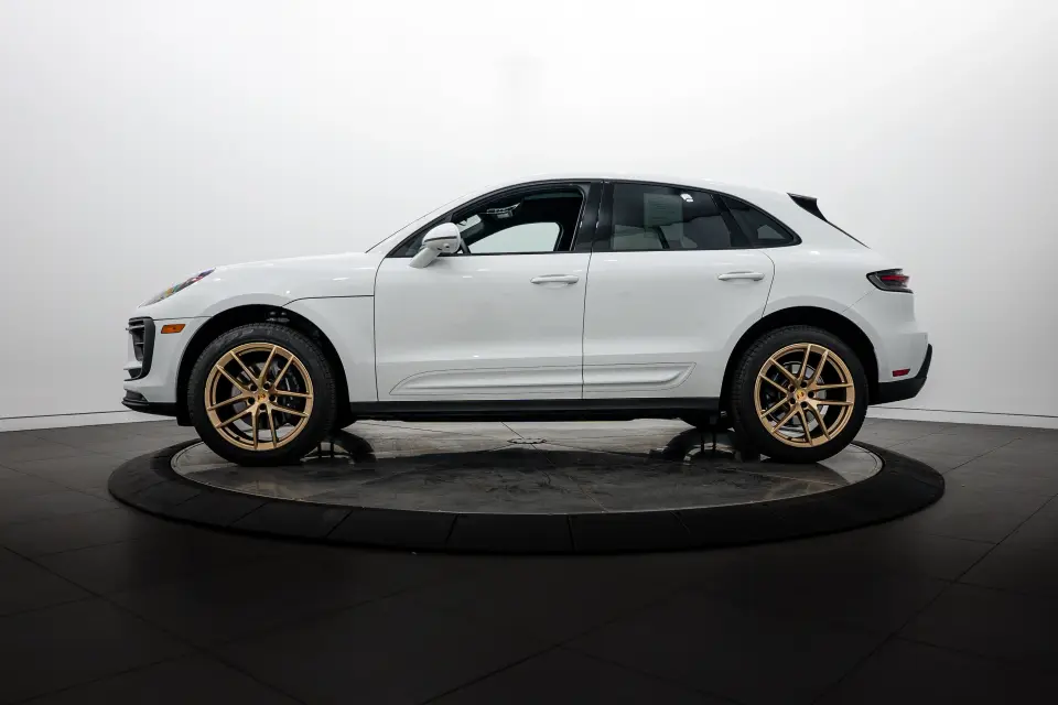 2025 Porsche Macan Base - Photo 15