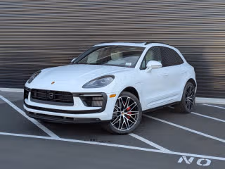 2025 Porsche Macan S's photo