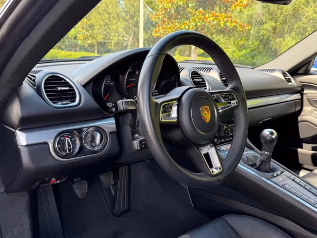 2024 Porsche 718 26