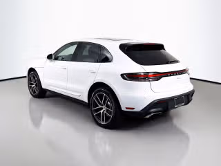 2026 Porsche Macan T - Photo 17