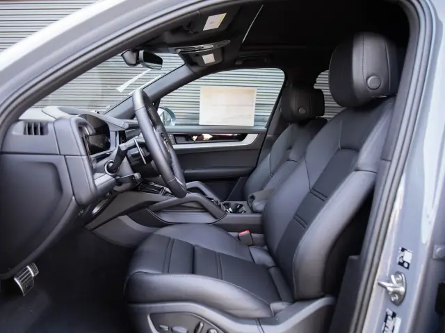2026 Porsche Cayenne S E-Hybrid - Photo 38