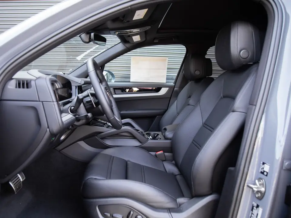 2026 Porsche Cayenne S E-Hybrid - Photo 39