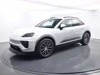 2025 Porsche Macan Macan Electric's photo