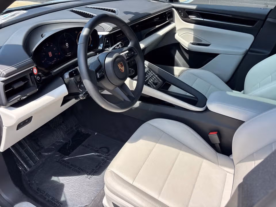 2025 Porsche Macan Base - Photo 19