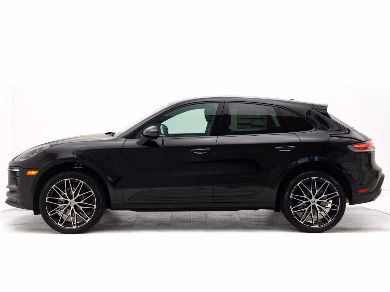 2025 Porsche Macan - Photo 12