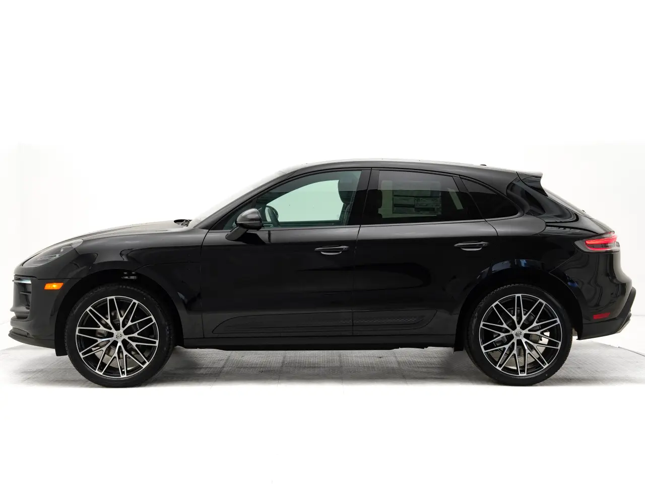 2025 Porsche Macan - Photo 16