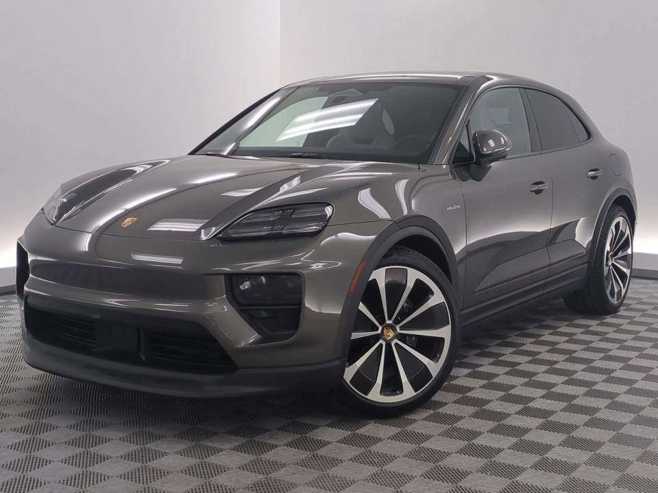 2025 Porsche Macan Base