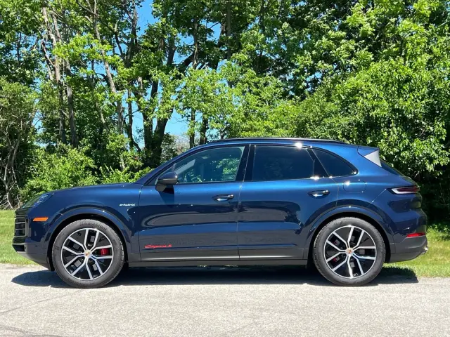 2025 Porsche Cayenne S E-Hybrid - Photo 14