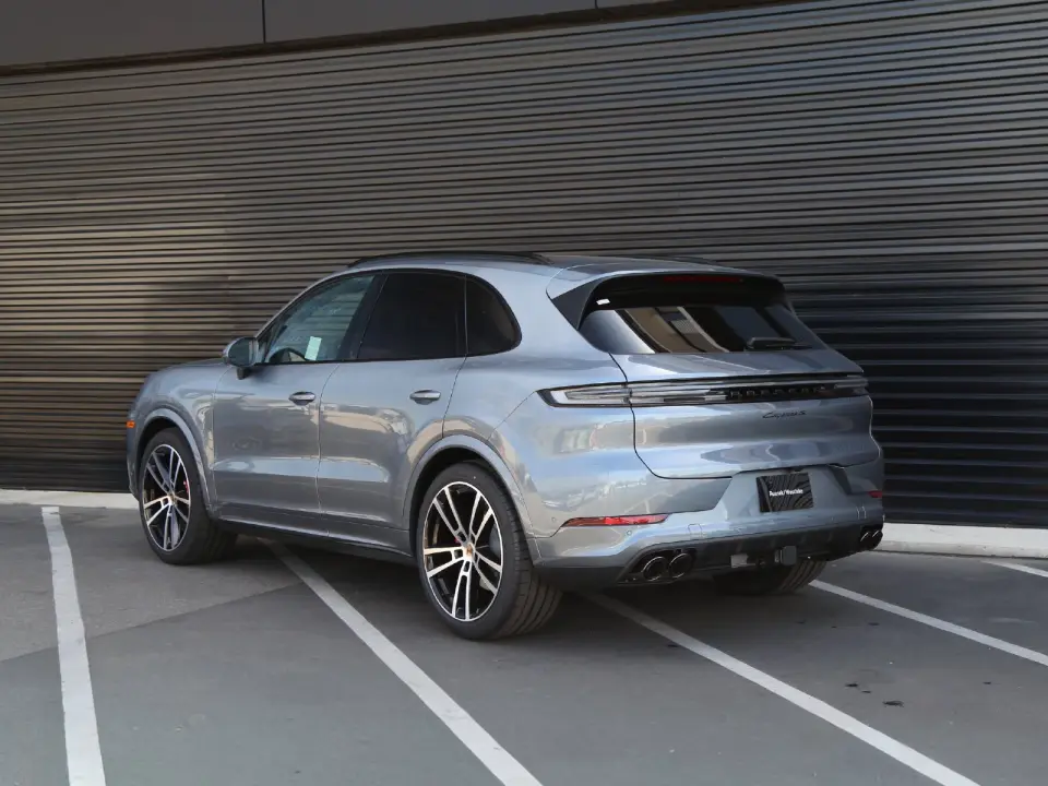 2026 Porsche Cayenne S - Photo 23