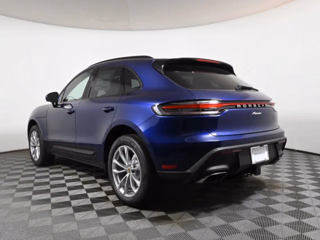 2025 Porsche Macan Base - Photo 18