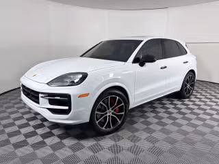 2024 Porsche Cayenne S's photo