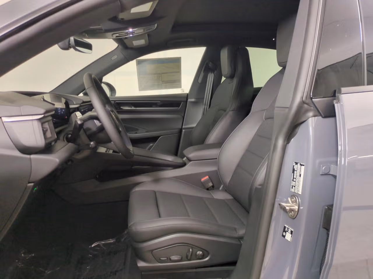 2026 Porsche Macan Base - Photo 36